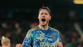 «Аякс» вышел на второе место в Эредивизи (видео)
