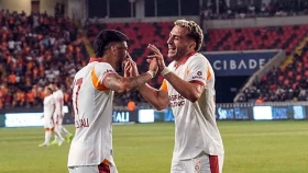 «Галатасарай» начал сезон крупной победой (видео)