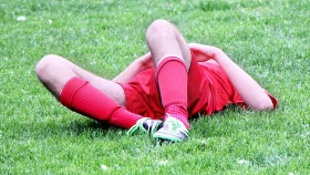 Жаттығуда сальто жасамақ болған египеттік ойыншы жерге басымен құлады