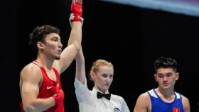 Азия чемпионаты: Қазақстанның үш боксшысы нокаутпен жеңіске жетті