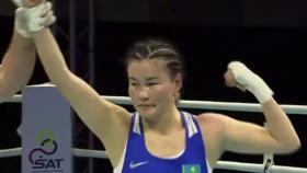 Казахстанская боксерша нокаутировала соперницу и досрочно вышла в полуфинал чемпионата Азии-2024