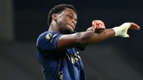 Фенербахче вышел на первое место (видео)