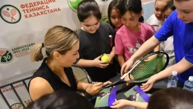 Зарина Дияс Алматыда жас теннисшілермен шеберлік сағатын өткізді