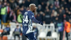 «Фенербахче» продолжает погоню (видео)