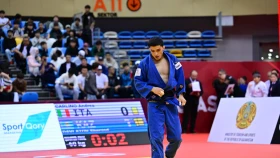 Дзюдоисты Шерзод Давлатов и Акылжан Жубатканов вышли в 1/4 финала Grand Slam в Лозанне
