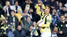 «Фенербахче» громит соперника, «Бешикташ» играет в ничью (видео)