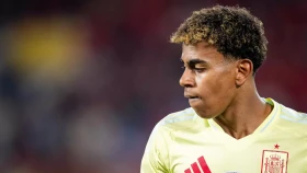 Еуро-2024 турнирінің ең жас футболшысы жақындарына екі баспана сыйлады