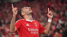 Хет-трик Павлидиса помог «Бенфике» продлить серию без поражений (видео)