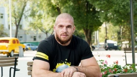 Артем Резников: Мұратбек HARDCORE жауынгерлеріне қарағанда басқа деңгейде