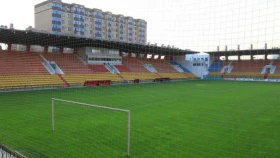 Главный агроном «Кайрата» проверил качество газона в Актобе
