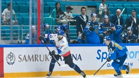 Сборная Казахстана по хоккею разгромно проиграла «Ладе» в стартовом матче Кубка президента в Астане