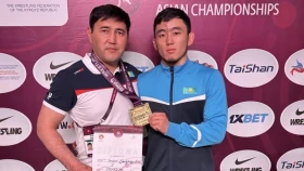 Личный тренер Чемпиона Азии Жарылкасына: Он впервые выступает на взрослом уровне, но его опыт растет