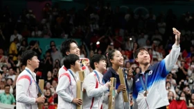 Спортсменов из Северной Кореи наказали за фото с соперниками из Южной Кореи