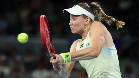 Елена Рыбакина разгромила чемпионку пяти турниров Большого шлема