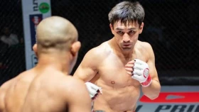 Казахстанский боец победил нокаутом на турнире в Японии