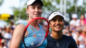 Рыбакина и Радукану вышли в полуфинал турнира WTA 500 в парном разряде