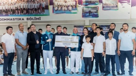 Предприниматели из Алматы подарили Нариману Курбанову двухкомнатную квартиру