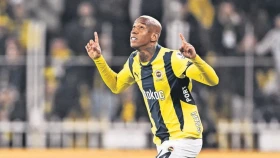 «Фенербахче» Түркия чемпионатында бірінші жеңісіне жетті (видео)