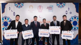 Боксшыларға 20 мың доллардан табысталды