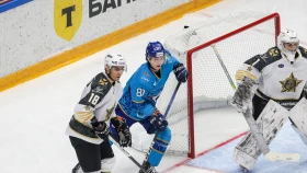 Два хоккеиста «Барыса» провели юбилейные матчи в КХЛ