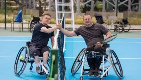 Теннис на колясках: игроки из топ-100 мирового рейтинга ITF ведут борьбу на турнирах в Актау
