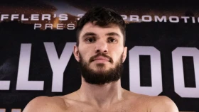 Али Ахмедов жекпе-жек алдында салмақ жасады