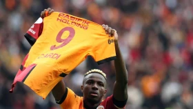 Осимхен и Тадич врываются в гонку бомбардиров