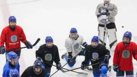 Юношеская сборная Казахстана по хоккею приступила к подготовке на турнир