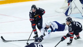 «Барыс» в сухую проиграл «Металлургу»