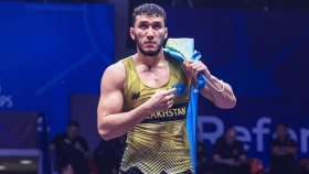 Ризабек Айтмухан будет бороться за бронзовую медаль чемпионата мира