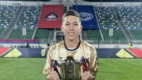 Қазақстандық жас футболшы Өзбекстан кубогын жеңген үшін жаңа көлік иесі атанды