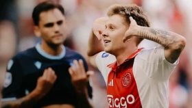 «Аякс» стартовал со скромной победы (видео)