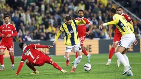 Погоня за «Галатасараем» выходит на финишную прямую. Где смотреть «Сивасспор» — «Фенербахче»