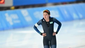 Кристина Шумекова конькимен жүгіруден жасөспірімдер арасындағы Әлем кубогы кезеңінде екі алтын медаль жеңіп алды
