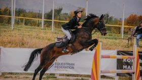 Бабаян – чемпионка Казахстан по конкуру