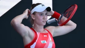 Рыбакина вышла в третий круг АО