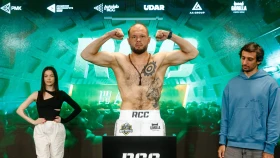 Казахстанский профи-боксер дебютирует в боях на голых кулаках