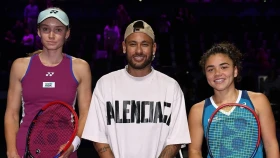 Рыбакина проиграла в матче с участием Неймара