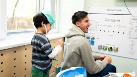 Әлемдік теннис жұлдыздары Карен Хачанов пен Фабиан Марожан Алматыдағы аутизм орталығына барды