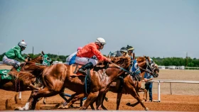 В Алматы состоялся очередной этап по классическим скачкам