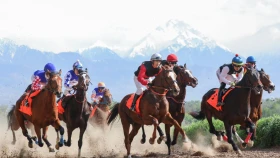 В Алматы завершились соревнования по классическим скачкам