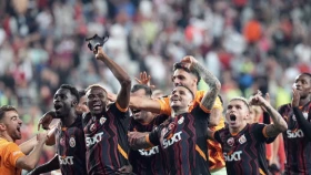 «Галатасарай» көшбасшы статусын растады (видео)