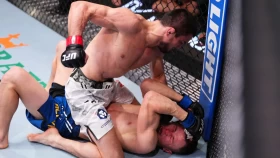 Бекзат Алмахан дебютировал в UFC