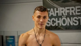 «Молодой Головкин» из Казахстана в кровавой зарубе завоевал титул чемпиона