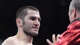 «Пытается раздуть историю». Бетербиев отказался от реванша с Биволом