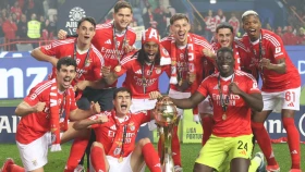 «Бенфика» после победы в Кубке Лиги отправляется в погоню за «Спортигом» в Чемпионате. Где и во сколько смотреть «Бенфика» - «Фамаликан»