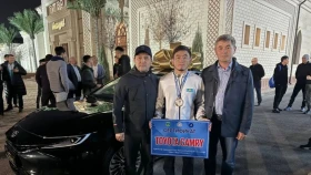Әлем чемпионатының күміс жүлдегері көлікпен марапатталды