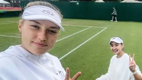 Казахстанки на пути в полуфинал Уимблдона. Где смотреть матч Арыстанбекова и Жиенбаевой в четвертьфинале турнира