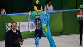 Казахстан завоевал "золото" на юниорском этапе Кубка мира по шорт-треку