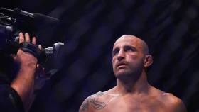 Оглушительным нокаутом завершился главный бой UFC 298 (ВИДЕО)